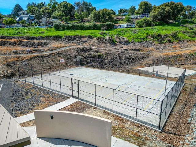 233 Mistletoe Ct, Angels Camp, CA 95222