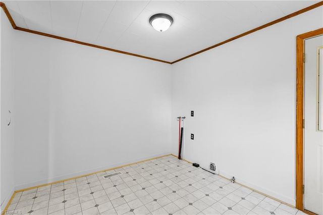 2832 Sizemore Road, Yadkinville, NC 27055
