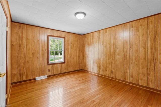 2832 Sizemore Road, Yadkinville, NC 27055