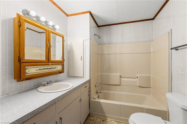 2832 Sizemore Road, Yadkinville, NC 27055