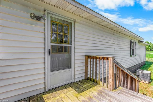 2832 Sizemore Road, Yadkinville, NC 27055