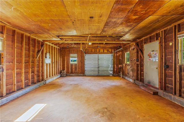 2832 Sizemore Road, Yadkinville, NC 27055
