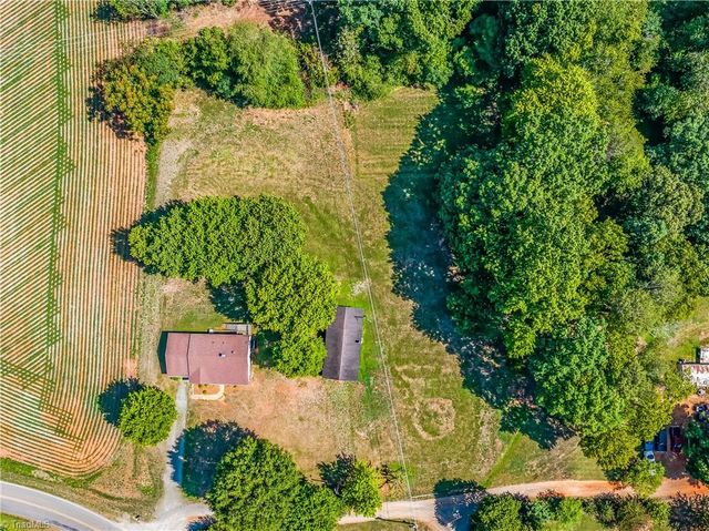 2832 Sizemore Road, Yadkinville, NC 27055