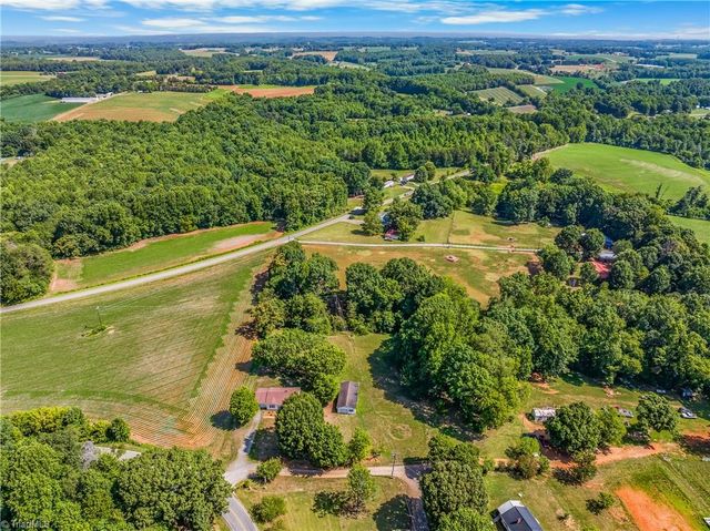 2832 Sizemore Road, Yadkinville, NC 27055