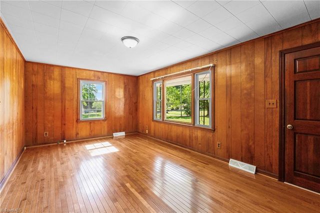 2832 Sizemore Road, Yadkinville, NC 27055