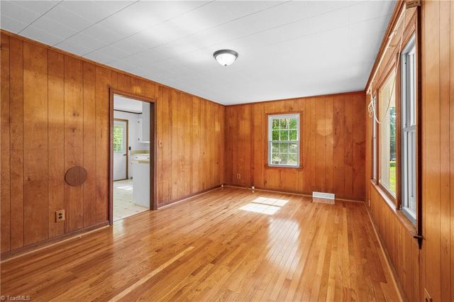 2832 Sizemore Road, Yadkinville, NC 27055
