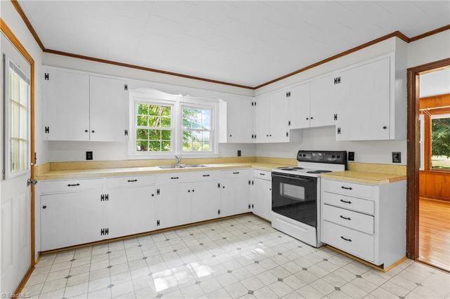 2832 Sizemore Road, Yadkinville, NC 27055