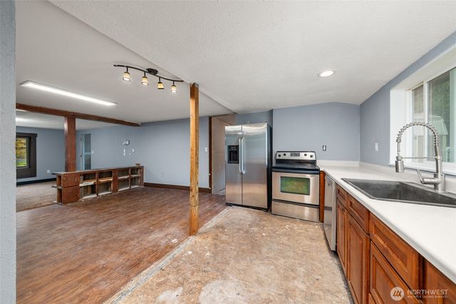 24727 E Blanchard Rd, Elk, WA 99156