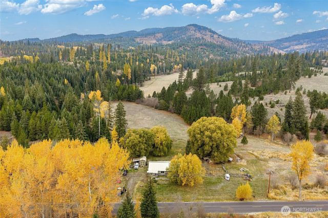 24727 E Blanchard Rd, Elk, WA 99156