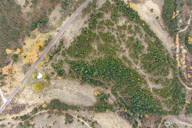 24727 E Blanchard Rd, Elk, WA 99156