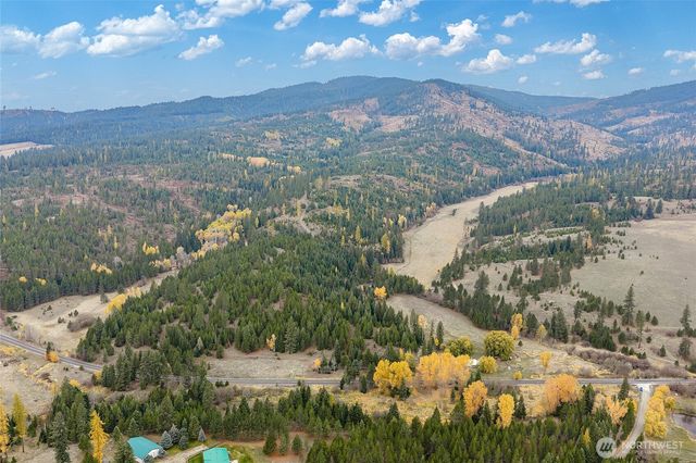 24727 E Blanchard Rd, Elk, WA 99156