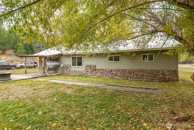 24727 E Blanchard Rd, Elk, WA 99156