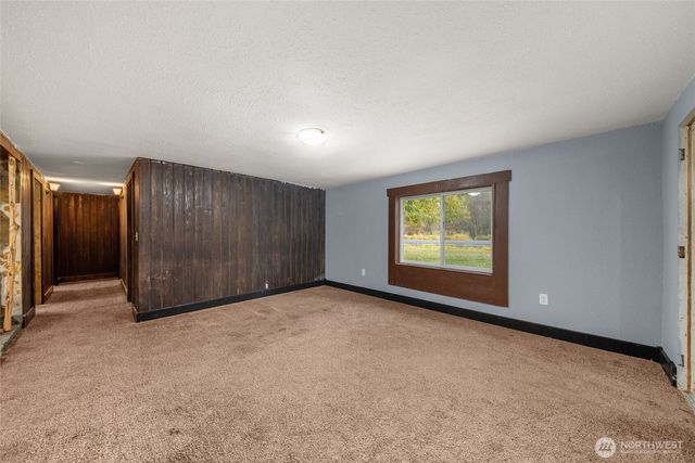 24727 E Blanchard Rd, Elk, WA 99156