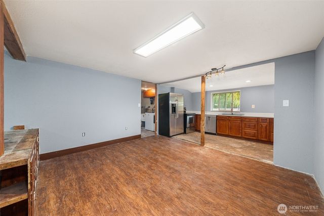 24727 E Blanchard Rd, Elk, WA 99156