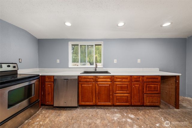 24727 E Blanchard Rd, Elk, WA 99156