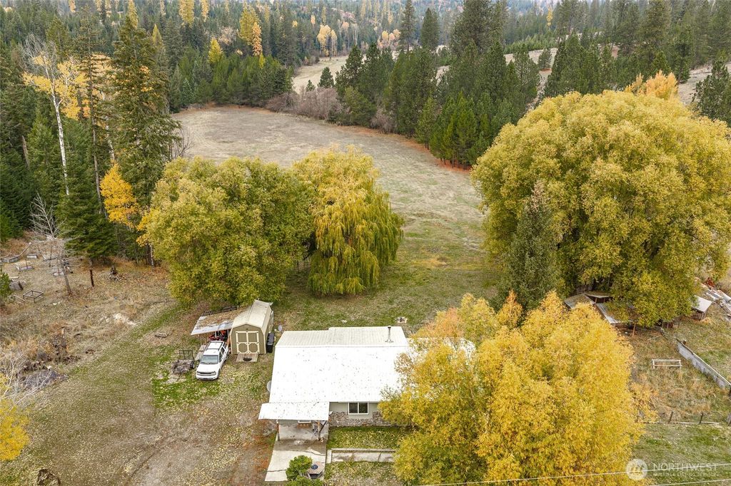 24727 E Blanchard Rd, Elk, WA 99156