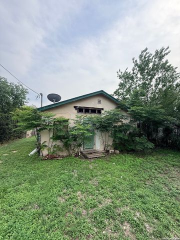 218 ILLG AVE, San Antonio, TX 78211