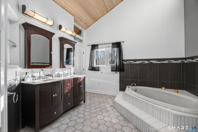 47 Oswegatchie Hills Road, East Lyme, CT 06357