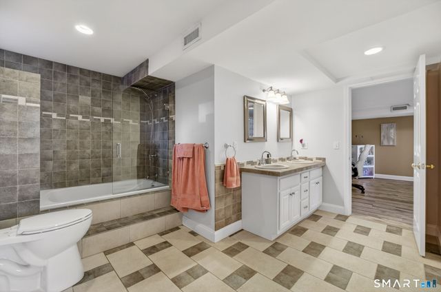 47 Oswegatchie Hills Road, East Lyme, CT 06357