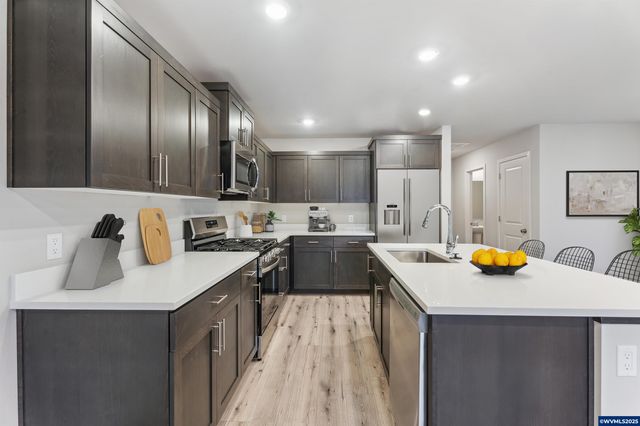 603 Merriott Ln, Woodburn, OR 97071