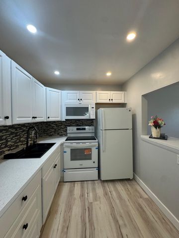 176 Sussex 176, West Palm Beach, FL 33417