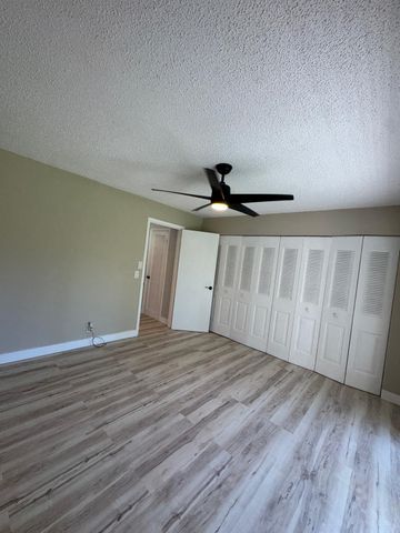 176 Sussex 176, West Palm Beach, FL 33417