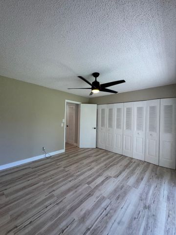 176 Sussex 176, West Palm Beach, FL 33417