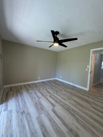 176 Sussex 176, West Palm Beach, FL 33417