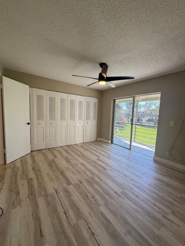 176 Sussex 176, West Palm Beach, FL 33417