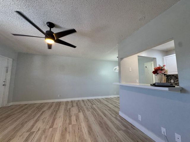 176 Sussex 176, West Palm Beach, FL 33417