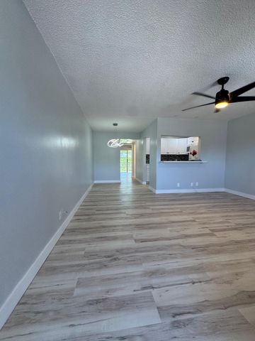 176 Sussex 176, West Palm Beach, FL 33417