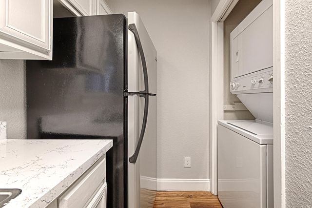 5550 Spring Valley Road 31, Dallas, TX 75254