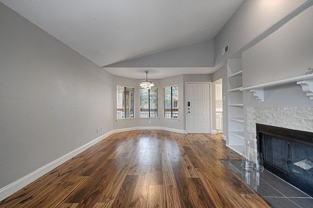 5550 Spring Valley Road 31, Dallas, TX 75254