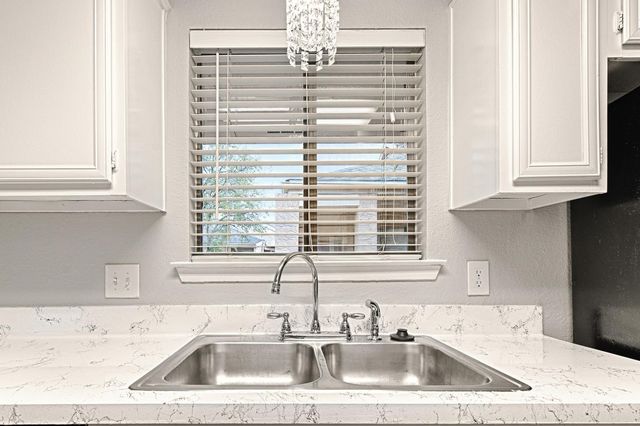 5550 Spring Valley Road 31, Dallas, TX 75254