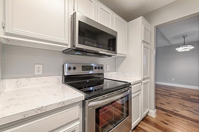 5550 Spring Valley Road 31, Dallas, TX 75254