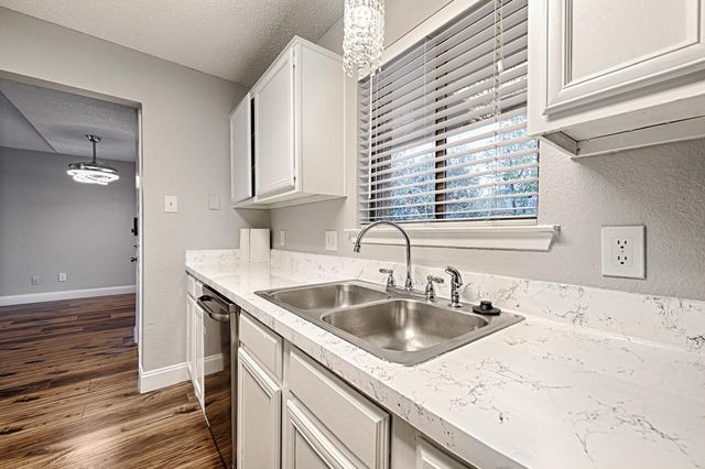 5550 Spring Valley Road 31, Dallas, TX 75254