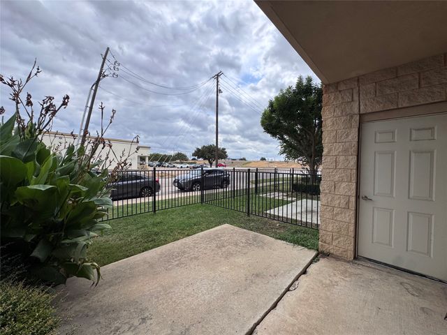1100 W Trinity Mills Road 1015, Carrollton, TX 75006