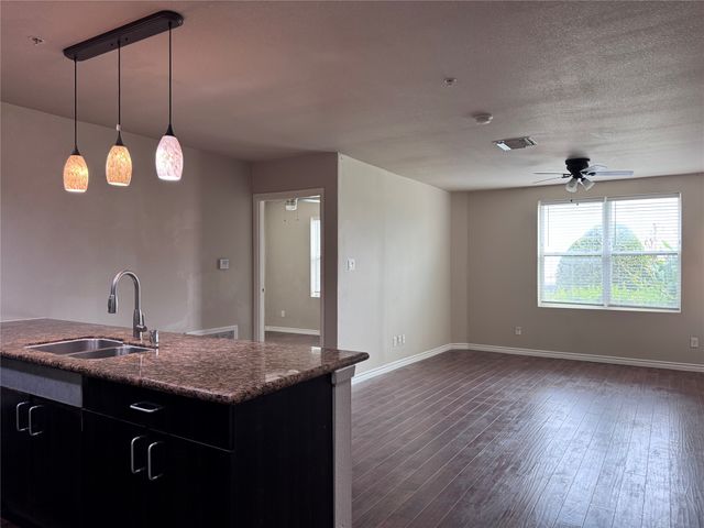 1100 W Trinity Mills Road 1015, Carrollton, TX 75006
