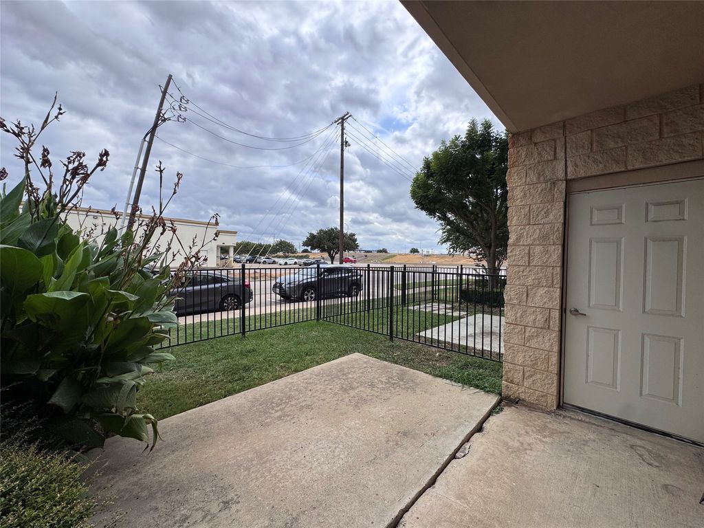 1100 W Trinity Mills Road 1015, Carrollton, TX 75006 — photo 3