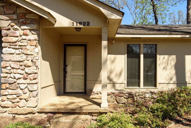 11922 Pleasant Tree Drive, Little Rock, AR 72211