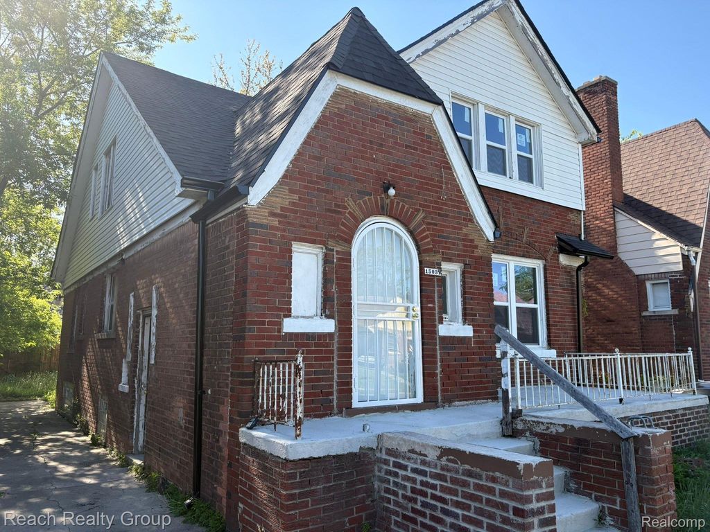 15031 FREELAND Street, Detroit, MI 48227