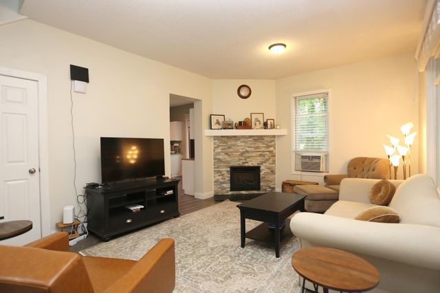 209 4th Street E, Carver, MN 55315
