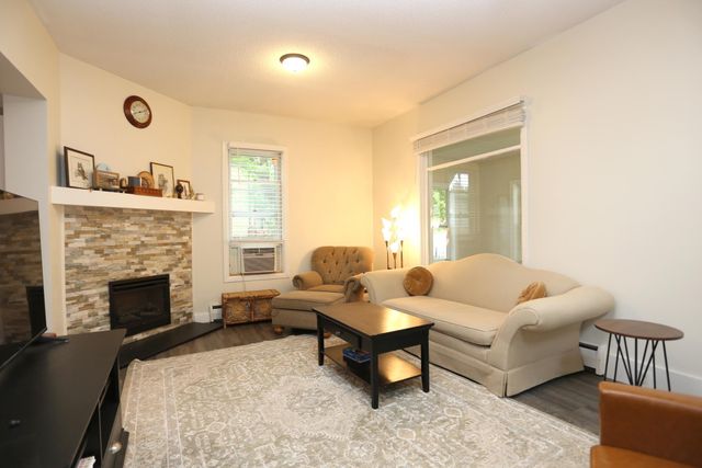 209 4th Street E, Carver, MN 55315