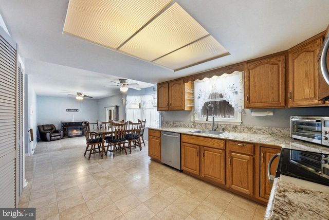 2 SPARROW CT, Ewing, NJ 08638