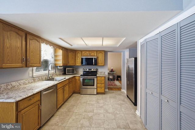 2 SPARROW CT, Ewing, NJ 08638