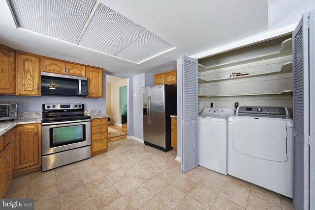 2 SPARROW CT, Ewing, NJ 08638