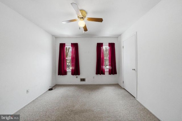 2 SPARROW CT, Ewing, NJ 08638