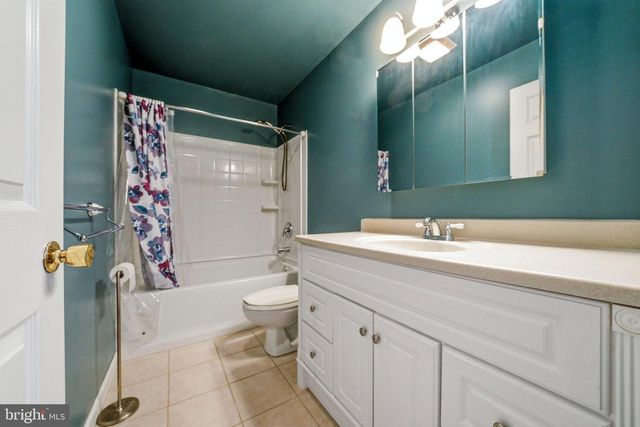 2 SPARROW CT, Ewing, NJ 08638