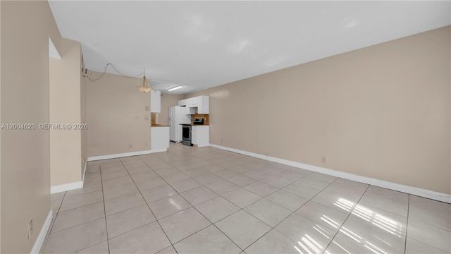 9964 Twin Lakes Dr 35-B, Coral Springs, FL 33071