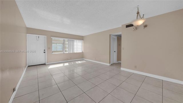 9964 Twin Lakes Dr 35-B, Coral Springs, FL 33071